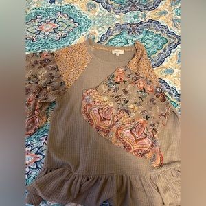 tan waffle knit top with printed sleeves!!